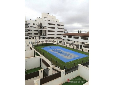 Alquiler de ático en Hermanos Falcó - Sepulcro Bolera de 3 habitaciones con terraza y piscina