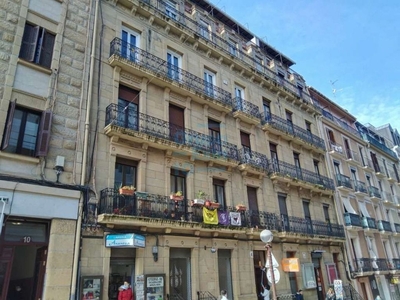 Alquiler de piso en calle Heriz Pasealekua de 3 habitaciones con balcón y calefacción