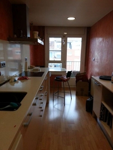 Alquiler de piso en Eixample Sud – Migdia de 4 habitaciones con terraza y muebles