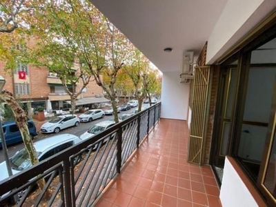 Alquiler de piso en Santa Rosa - Valdeolleros de 3 habitaciones con terraza y muebles