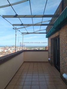 Ático en alquiler en Centro - Cáceres de 3 habitaciones con terraza y garaje