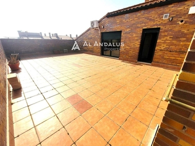 Ático en alquiler en El Quiñón de 2 habitaciones con terraza y piscina