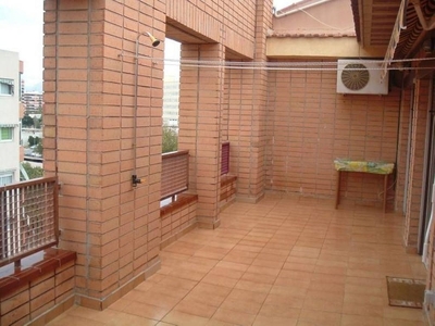 Ático en venta en Altozano - Conde Lumiares de 2 habitaciones con terraza y jardín