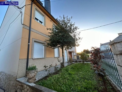 Casa con terreno en Ponferrada