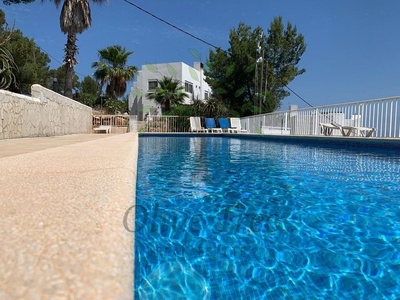 Dúplex en venta en Sant Joan de Labritja de 2 habitaciones con piscina y aire acondicionado
