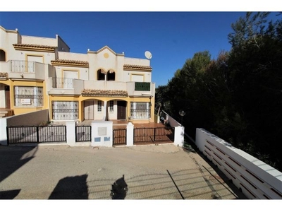 Gran vivienda en esquina en Los Balcones