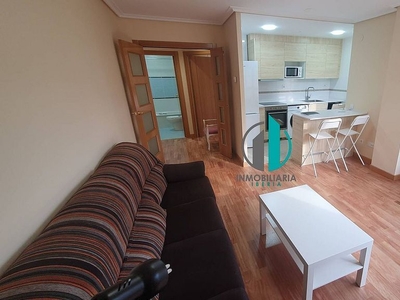 Piso en alquiler en avenida De Navarra de 2 habitaciones con muebles y calefacción