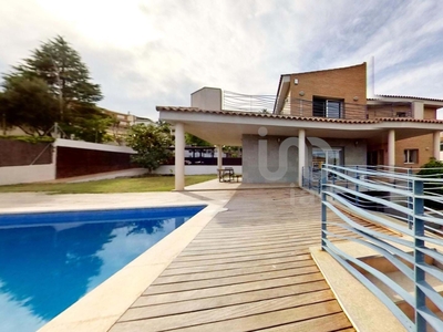 Venta de casa con piscina en Castellvell del Camp