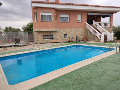 Venta de casa con piscina en Numancia de la Sagra