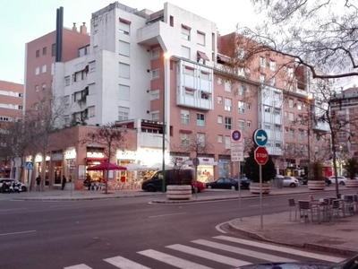 Venta de piso con terraza en La Buhaira (Sevilla)