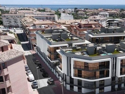Venta de piso en Centro - Alicante de 3 habitaciones con terraza y piscina