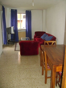 Alquiler de piso en Carmelitas - San Marcos - Campillo de 3 habitaciones con muebles y balcón