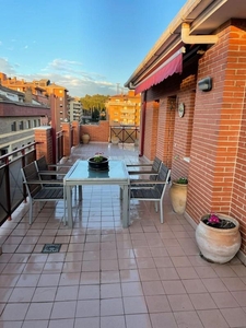 Ático en alquiler en calle Huesca de 3 habitaciones con terraza y muebles