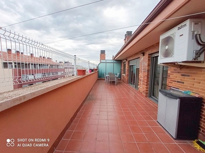 Ático en alquiler en Los Olivos de 3 habitaciones con terraza y piscina