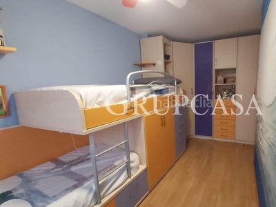 Casa adosada con 5 habitaciones con parking, calefacción y aire acondicionado en Lleida