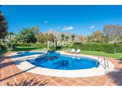 Casa adosada en venta en Lomas de Marbella Club-Puente Romano