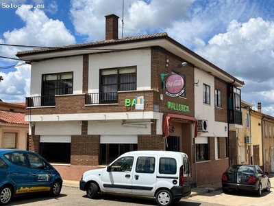 CASA EN ALQUILER CON BAR CAFETERÍA EN PLANTA BAJA EN CARBAJALES DE ALBA, ZAMORA.