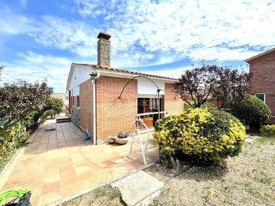 Chalet casa en can falguera urbanización en Palau-solità i Plegamans