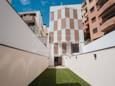 Dúplex con 3 habitaciones con ascensor y aire acondicionado en Barcelona
