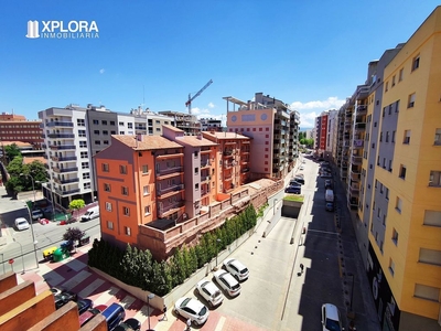 Piso en alquiler en avenida De Sagunto de 4 habitaciones con terraza y garaje