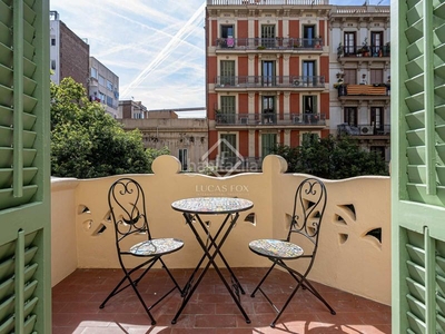Piso en venta piso en l’eixample izquierdo, en excelentes condiciones y con tres dormitorios y terraza de 6 m² en Barcelona