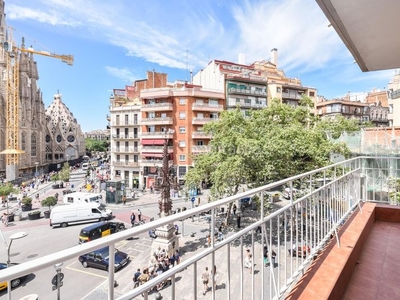 Piso precioso piso con vistas totalmente directas a la sagrada familia! en Barcelona