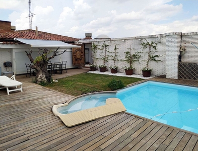 Venta de ático en Ensanche de 6 habitaciones con terraza y piscina