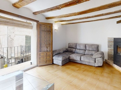 Venta de piso en Mora de Rubielos de 2 habitaciones con balcón y calefacción