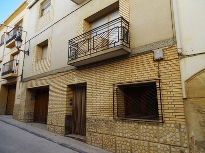 Venta de piso en Torrecilla de Alcañiz de 3 habitaciones con terraza y garaje