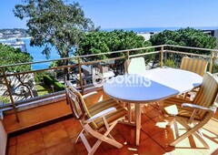 Apartment on the prestigious bay of S'Agaró. With swimming pool and parking..