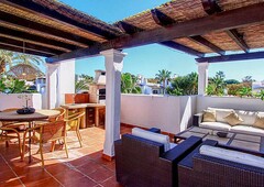 Beachfront Penthouse Jacuzzi Roof terrace BBQ outdoor Lounge-dining wifi Garden Pool.