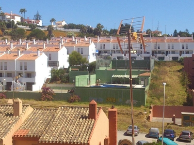 Alquiler Casa adosada Algeciras. Muy buen estado plaza de aparcamiento con terraza 164 m²