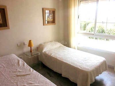 Alquiler casa adosada con 4 habitaciones con parking, piscina, jardín y vistas al mar en Marbella