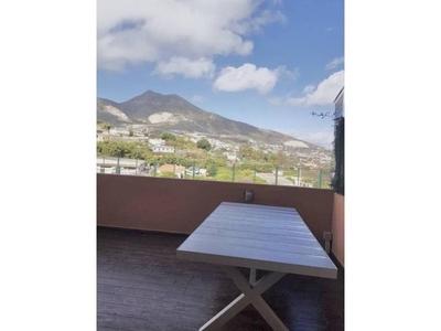 Alquiler Casa adosada en Calle La viñuela Benalmádena. Buen estado con terraza 175 m²