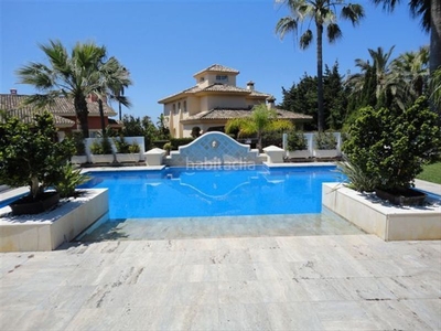 Alquiler casa encantadora villa en dos plantas situada al este . en Marbella