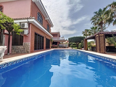 Alquiler Casa unifamiliar en Robles Los-olimar Chiva. Con balcón 391 m²