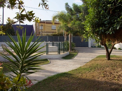 Alquiler Casa unifamiliar Moncada. Con terraza 247 m²