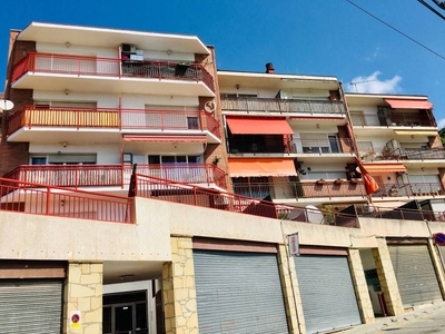 Alquiler Piso Corbera de Llobregat. Piso de tres habitaciones Buen estado segunda planta con balcón