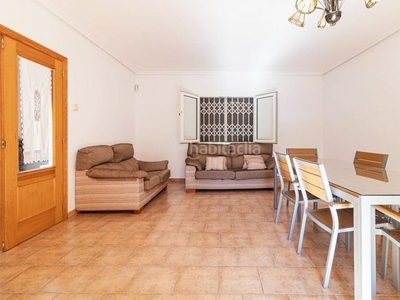 Casa adosada con 3 habitaciones con ascensor, calefacción y aire acondicionado en Riba - roja de Túria