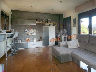 Casa adosada con 3 habitaciones con parking, piscina, calefacción, aire acondicionado y vistas a la montaña en Vallgorguina