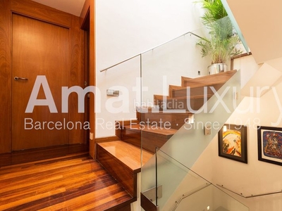 Casa adosada con 5 habitaciones con parking, piscina, calefacción, aire acondicionado y jardín en Barcelona