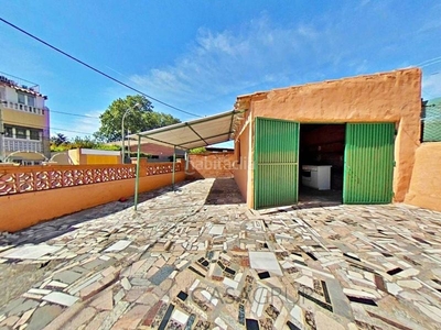 Casa compuesta por dos viviendas independientes con parquing, patio y terraza en vallhonrat, en Rubí