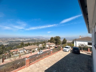 Casa con 4 habitaciones amueblada con parking, piscina, calefacción, aire acondicionado y vistas a la montaña en Castellví de Rosanes