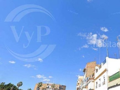 Casa con 4 habitaciones con parking en La Plata Sevilla