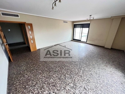 Piso bonito piso seminuevo con unas bonitas vistas despejadas y que cuenta con una superficie construida de 170 m2 en zona plaza cartonajes. en Alzira
