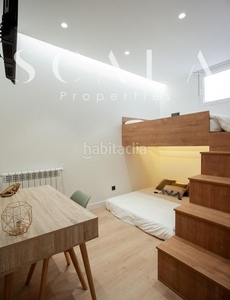 Piso en venta , con 143 m2, 5 habitaciones y 5 baños, ascensor, amueblado, aire acondicionado y calefacción individual por gas natural. en Madrid