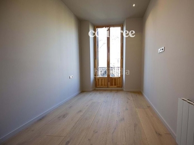 Piso en venta , con 72 m2, 2 habitaciones y 2 baños, aire acondicionado y calefacción central. en Barcelona