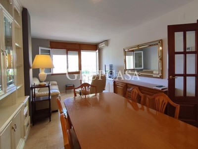 Piso espectacular piso con terraza de 140 m2 de 4 habitaciones y 2 baños con parquing y trastero en Lleida