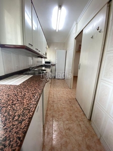 Piso gran piso de 4hab con 2 baños cocina independiente cerca de todo y tranquilo en Vandellòs i l´Hospitalet de l´Infant