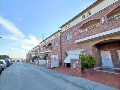 Venta Casa adosada en Calle Pompeu Fabra Sant Llorenç d'Hortons. Buen estado con terraza 262 m²
